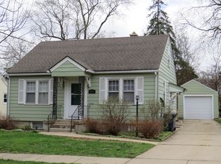 243 S Aldine Ave, Elgin, IL 60123