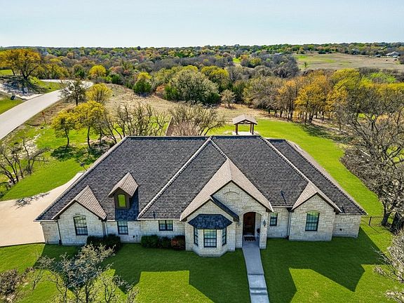 2nd image of 221 Arapahoe Rdg