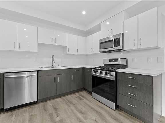 2nd image of 563 N Hoover St #2