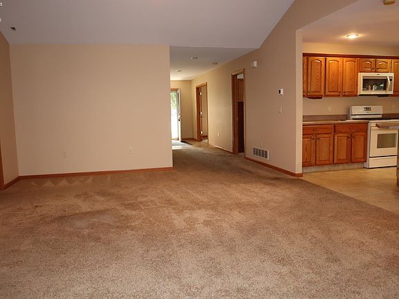 5th image of 24 Ridgewood Dr