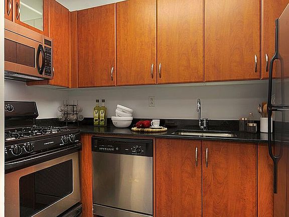 5th image of 222 E 34th St APT 1126