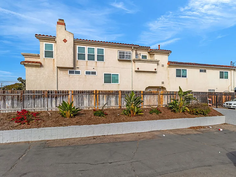 1551 Fortuna Ave — Photo 33