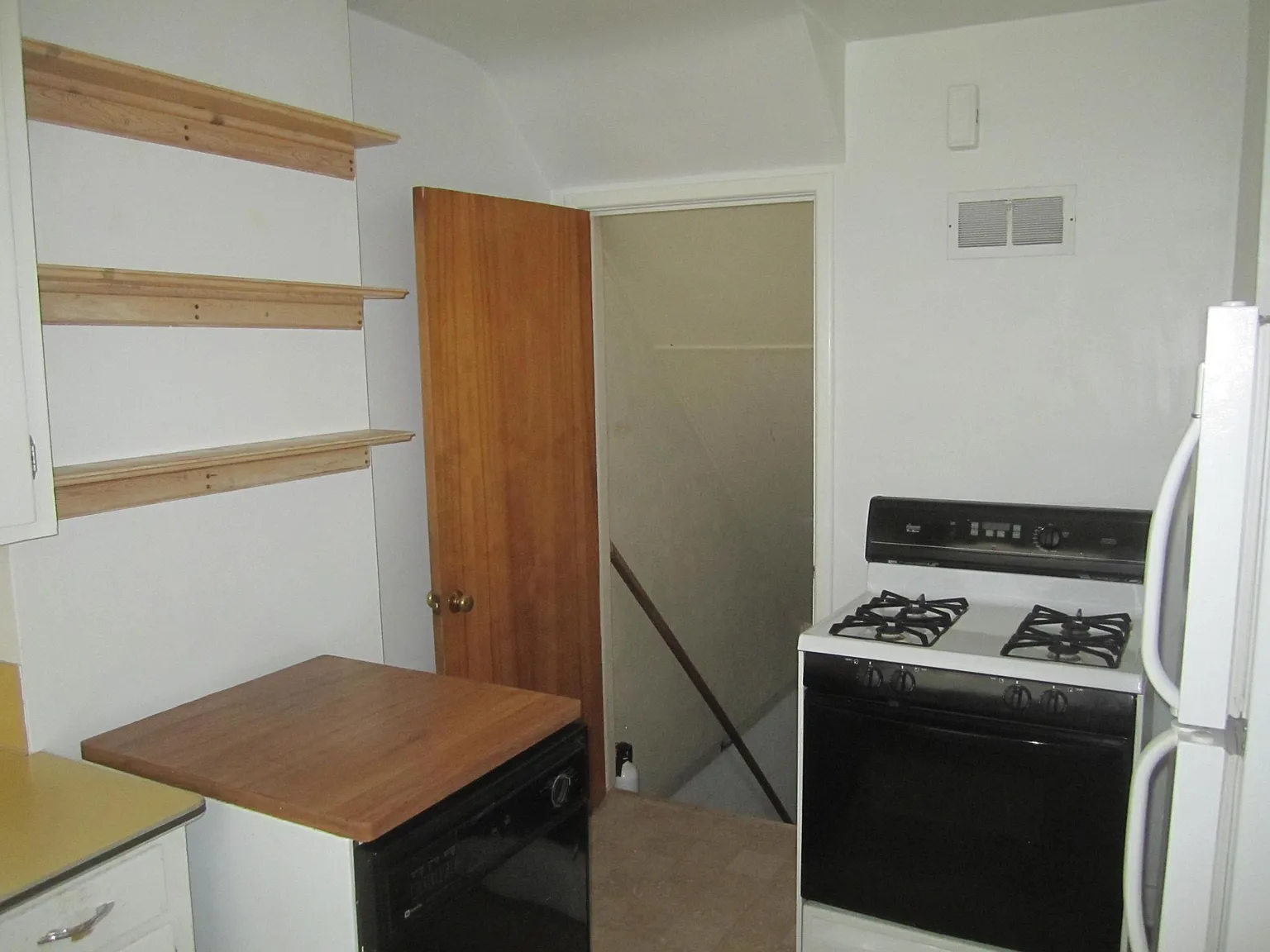 2401 Knapp St — Photo 3
