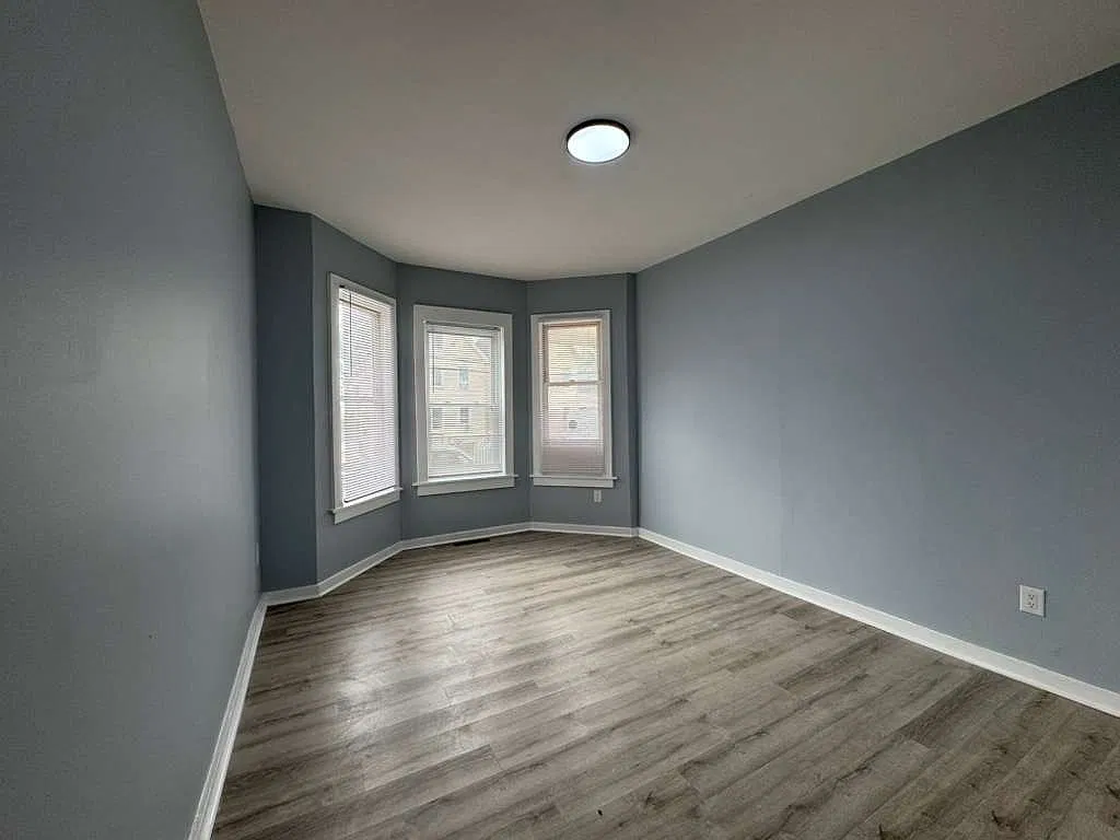 215 Rosette St — Photo 3