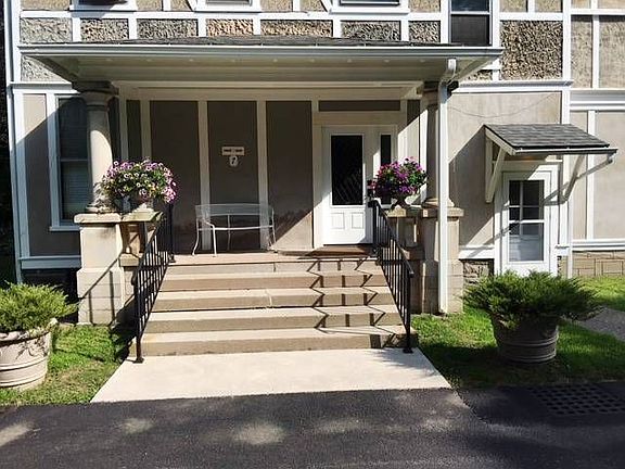 2nd image of 7 Emmons Farm Main Cres #2A