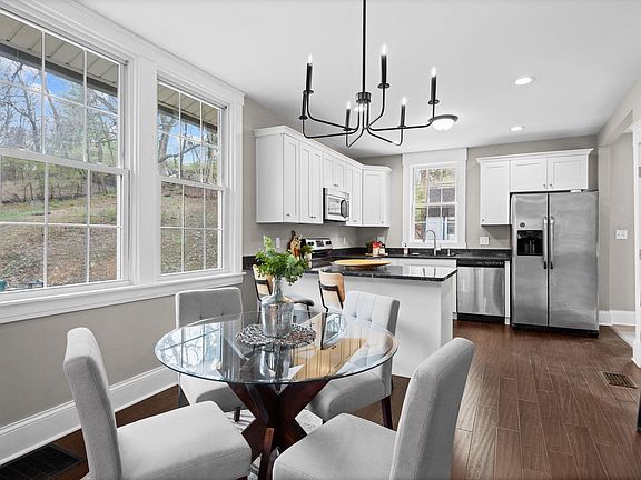 5th image of 32 Tower Hill Rd