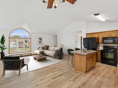 905 E Orchard St, Belle Plaine, MN, 56011