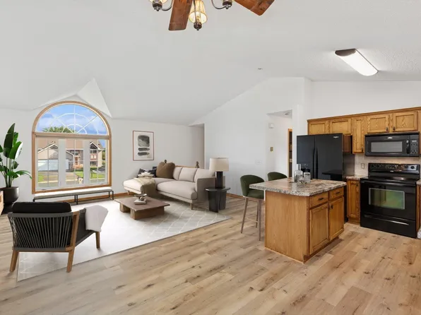 905 E Orchard St, Belle Plaine, MN 56011