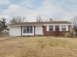 3207 Greenwich Ln, Saint Charles, MO 63301