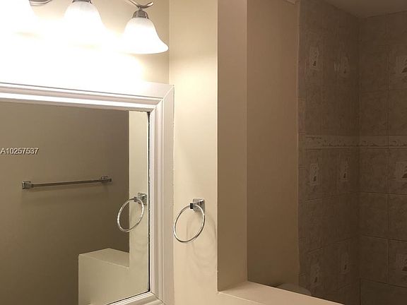 4th image of 1319 Hampton Blvd