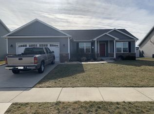 2009 Kinley Dr, Mahomet, IL 61853