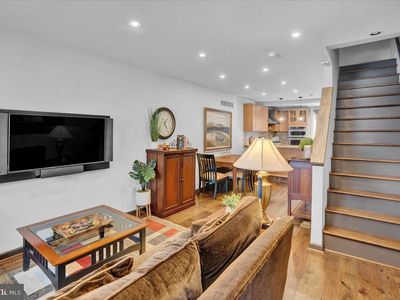 818 S 13th St, Philadelphia, PA, 19147