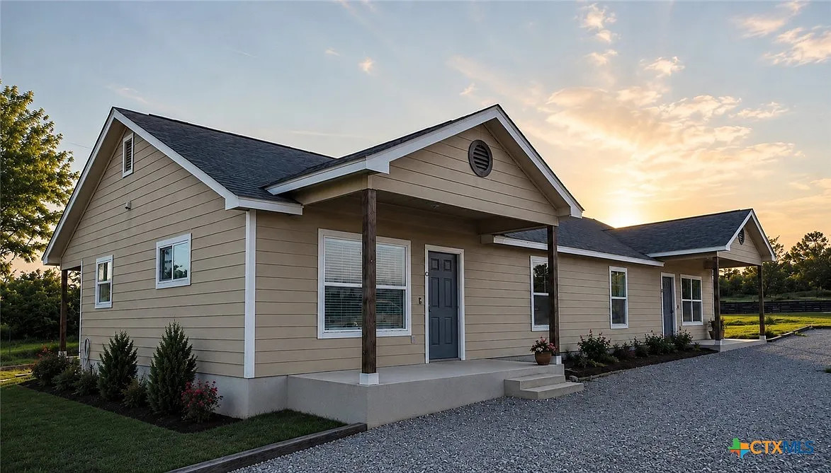 3 bed, 2.0 bath, 1068 sqft, $1,295 — Photo 1