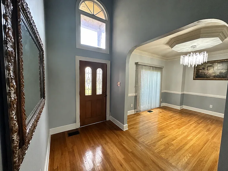 753 Lancelot Ln — Photo 2