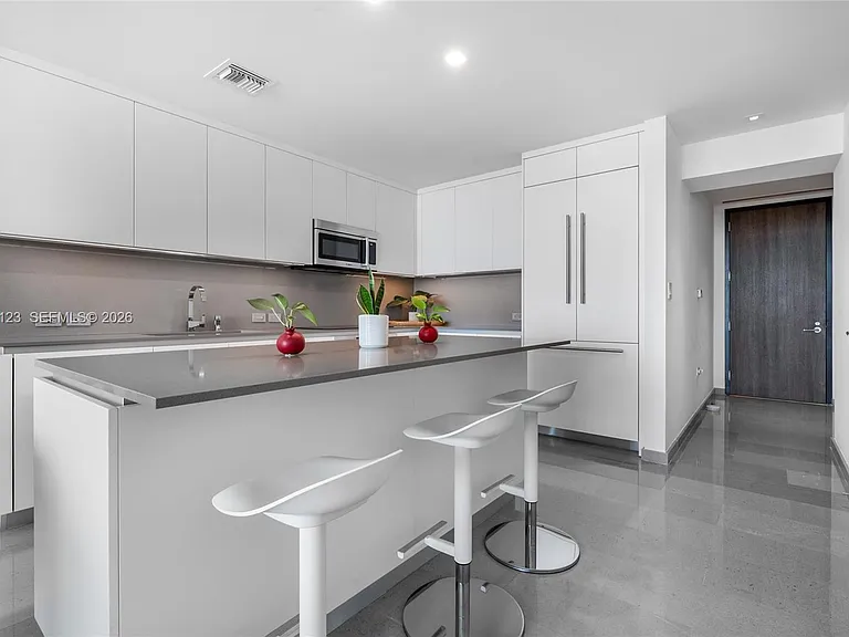 88 SW 7th St #3208 — Photo 8