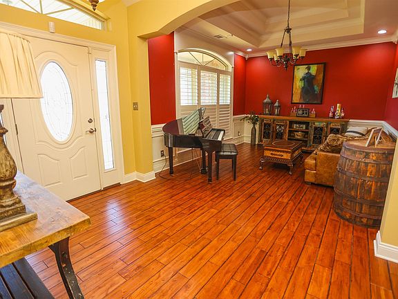 4th image of 205 Greystone Ln