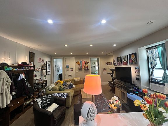 5th image of 1580 President St APT 7
