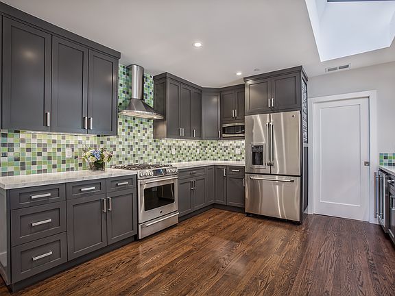 4th image of 318 Castilian Way