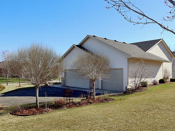 2405 Pepper Ridge Ct, Northfield