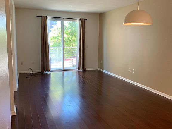 3rd image of 301 Crescent Ct