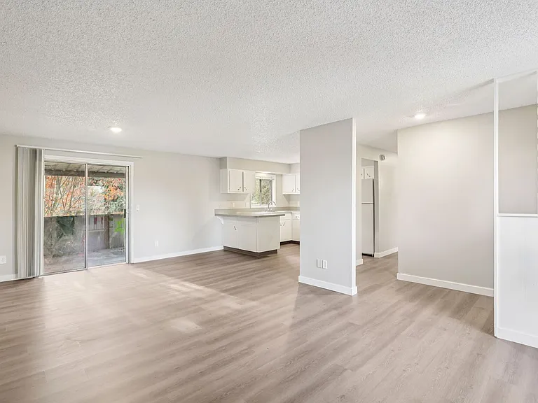 Cypress Crest Apartments — Photo 19