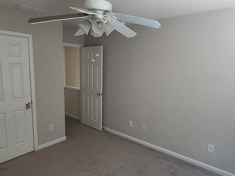 8120 Kincaid Ct — Photo 6