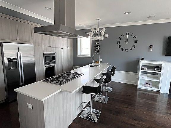 3rd image of 742 N Western Ave #2S