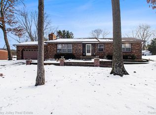 2961 Russell Dr, Howell, MI 48843
