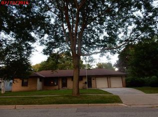 637 S 3rd St, Dundee, IL 60118