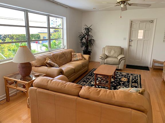 4th image of 101 N Lakeside Dr APT 3