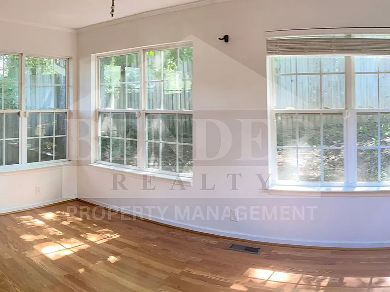 2300 Oakland Dr NW — Photo 4