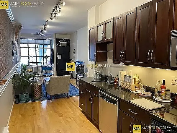 1 bed, 565 sqft, $2,700 — Photo 2