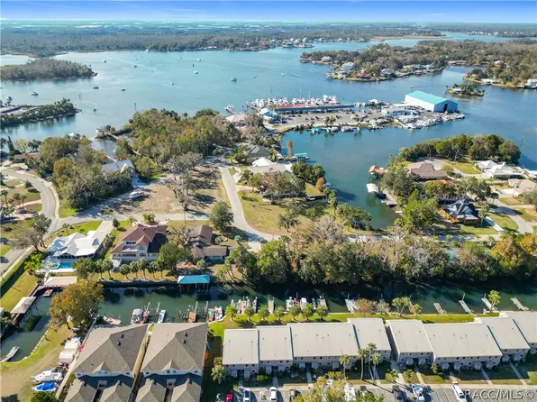 65 Beach Ln APT A, Crystal River, FL 34429