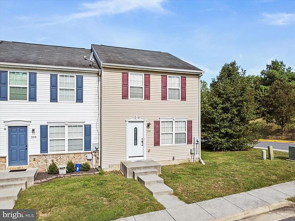 3rd image of 206 Eastside Ln