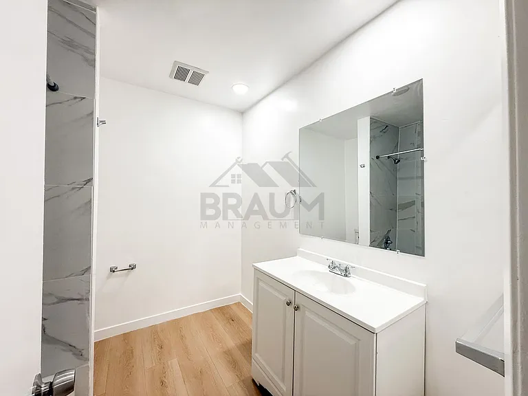 6041 WHITSETT — Photo 33