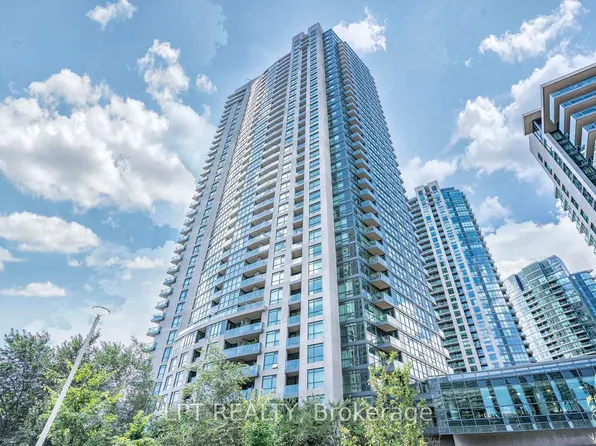 215 Fort York Blvd #217, Toronto, ON M5V 4A2