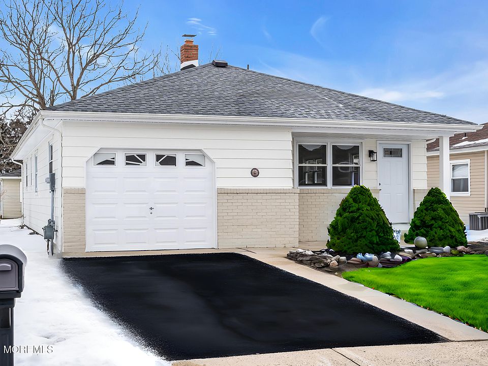 1st image of 11 Bahamia Drive