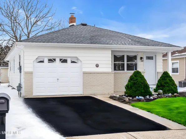 11 Bahamia Drive, Toms River, NJ 08757