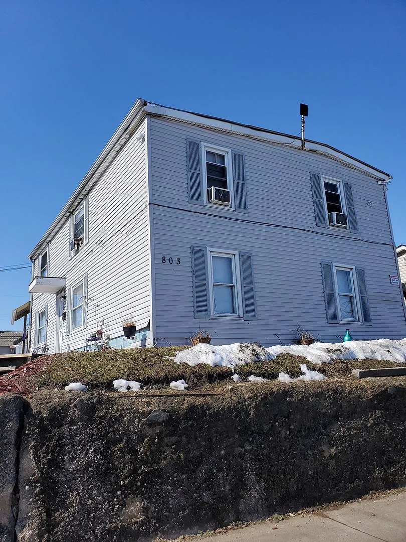 803 Garfield Ave — Photo 2