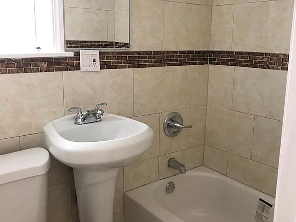 3rd image of 8925 Lyman St