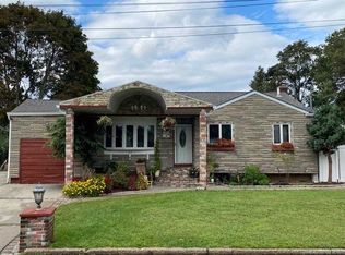 39 Carroll St, Brentwood, NY 11717