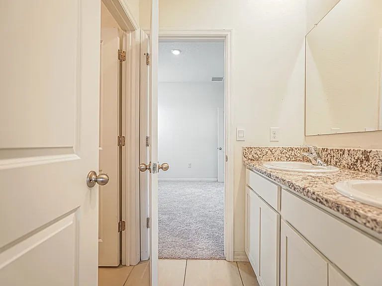 796 SE 66th Ter — Photo 11