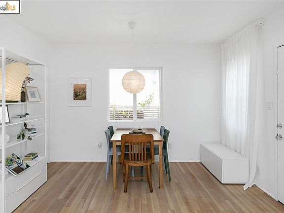 5th image of 2729 Esmond Ave
