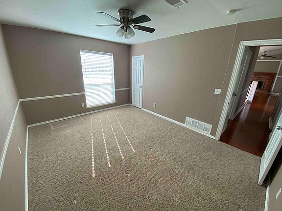 5th image of 2113 Village Crest Dr