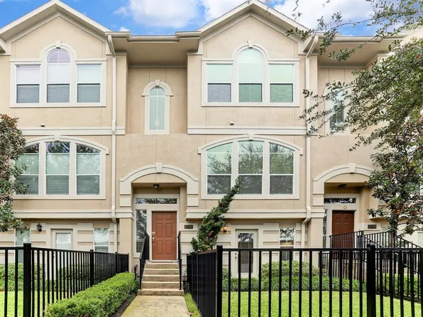 1732 French Village Dr, Houston, TX 77055