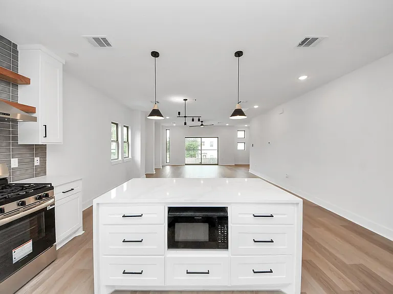 5630 Dolores St — Photo 14