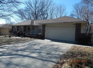 2307 NW 4th St, Blue Springs, MO 64014