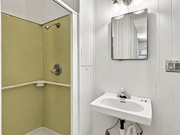 4th image of 211-213 Locust St #3