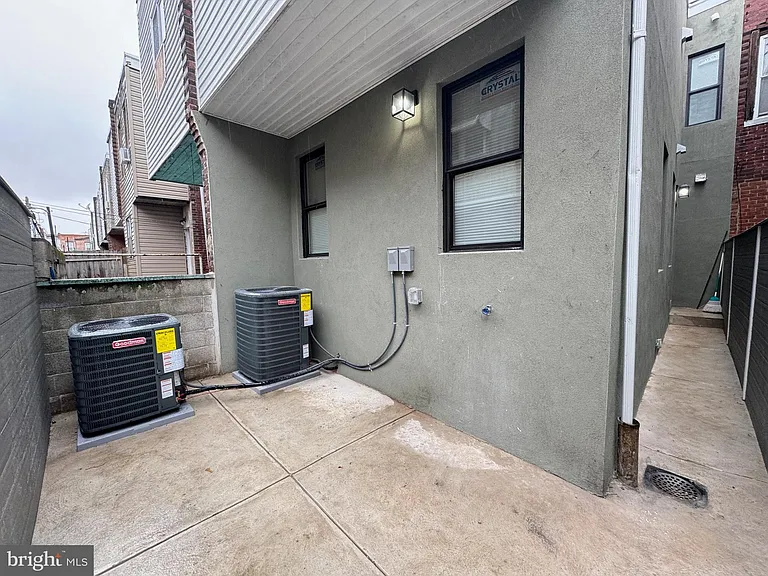 2038 McKean St #1 — Photo 17