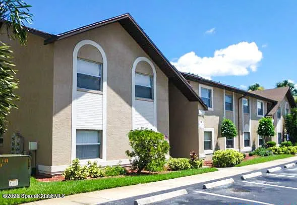 265 Spring Dr #3